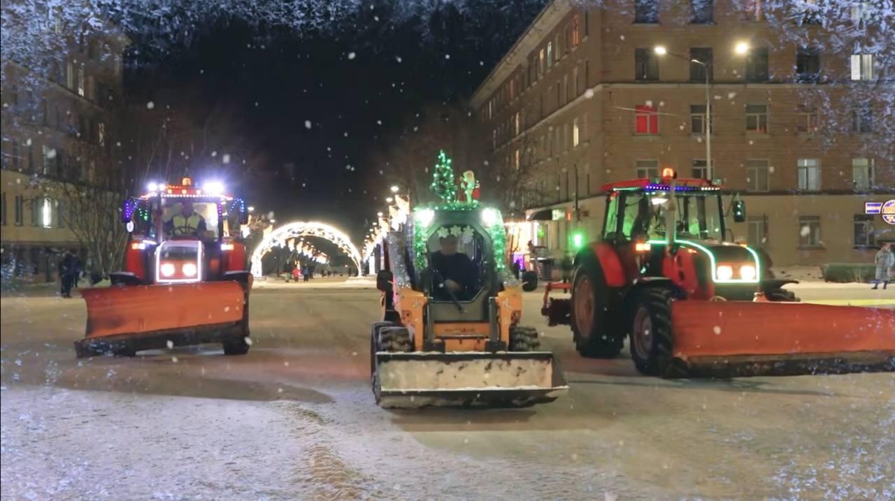 Североморск стал победителем конкурса на лучшее новогоднее украшение дорожной техники